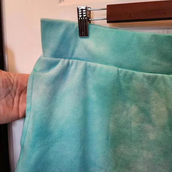 Victoria Secret ON POINT Aqua Tie-Dye Shorts- Size XL NWT - Picture 2 of 8